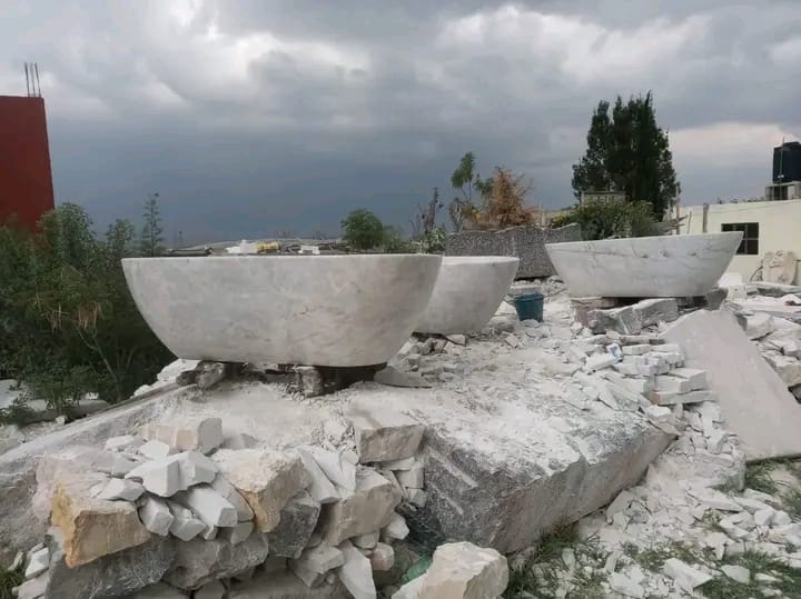 Bañera Artesanal de Piedra – Diseño Único y Resistente - Image 3